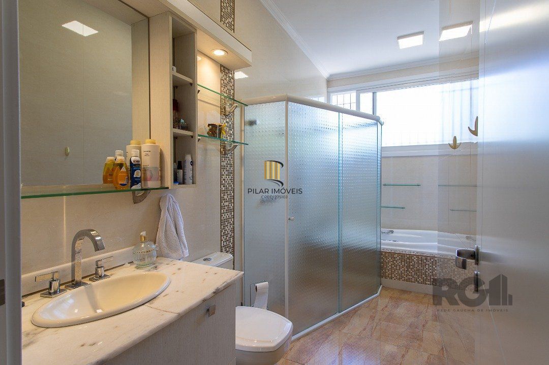 Apartamento com uma cobertura horizontal com 329,10 m² privativos com suíte