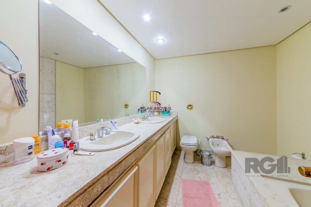 Apartamento 4 dormitórios no bairro Moinhos de Vento