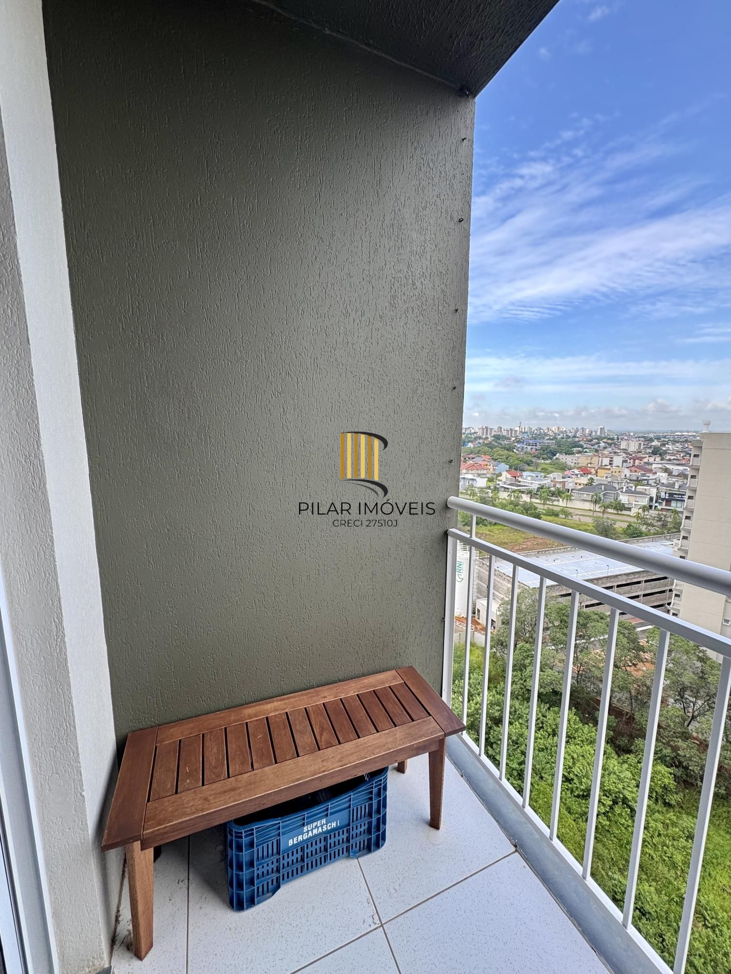 Apartamento de 2 dormitórios, 1 suíte e 1 vaga, em Canoas.