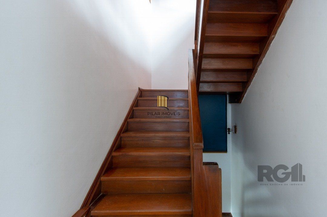 Casa 4 dormitórios no bairro Nonoai