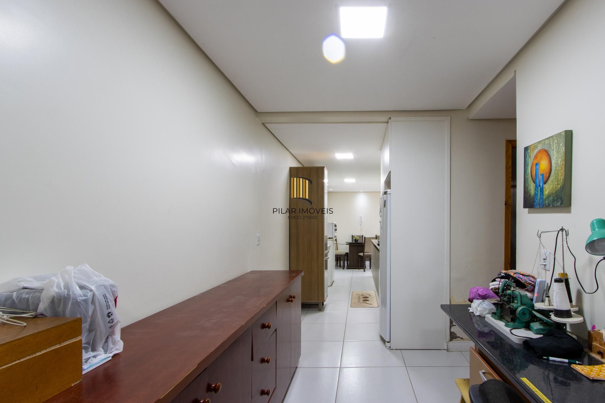 Casa terrea de 2 dormitórios, em excelente localização, amplo pátio e local tranquilo.