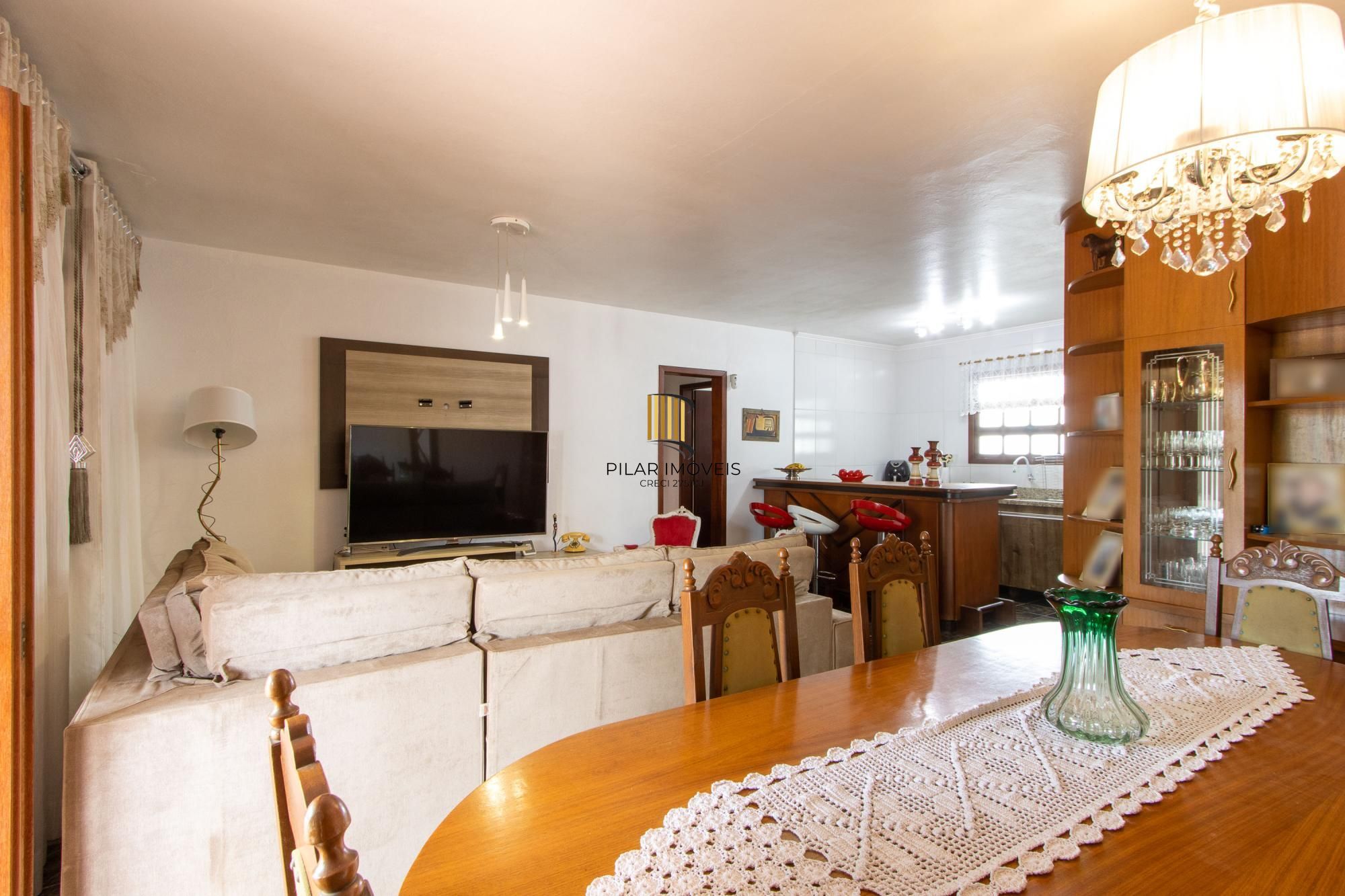 Casa em Vila Nova, Porto Alegre! Com 160m² de área privativa e um total de 899m²
