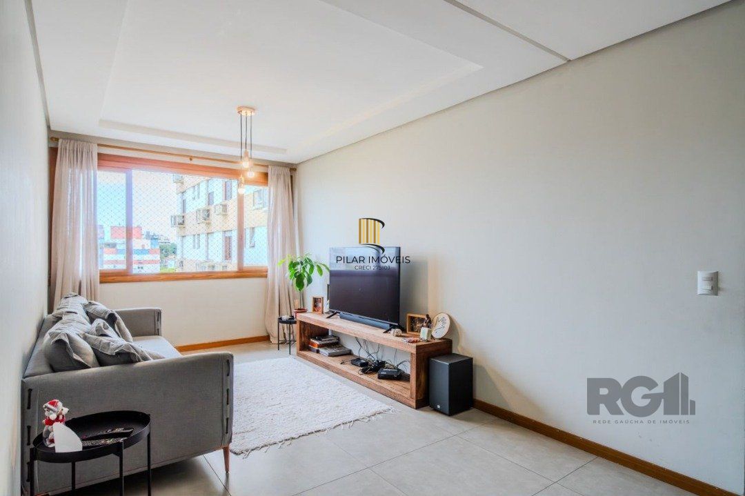 Ótimo apartamento, reformado , dois dormitórios e uma suíte, vaga escriturada.