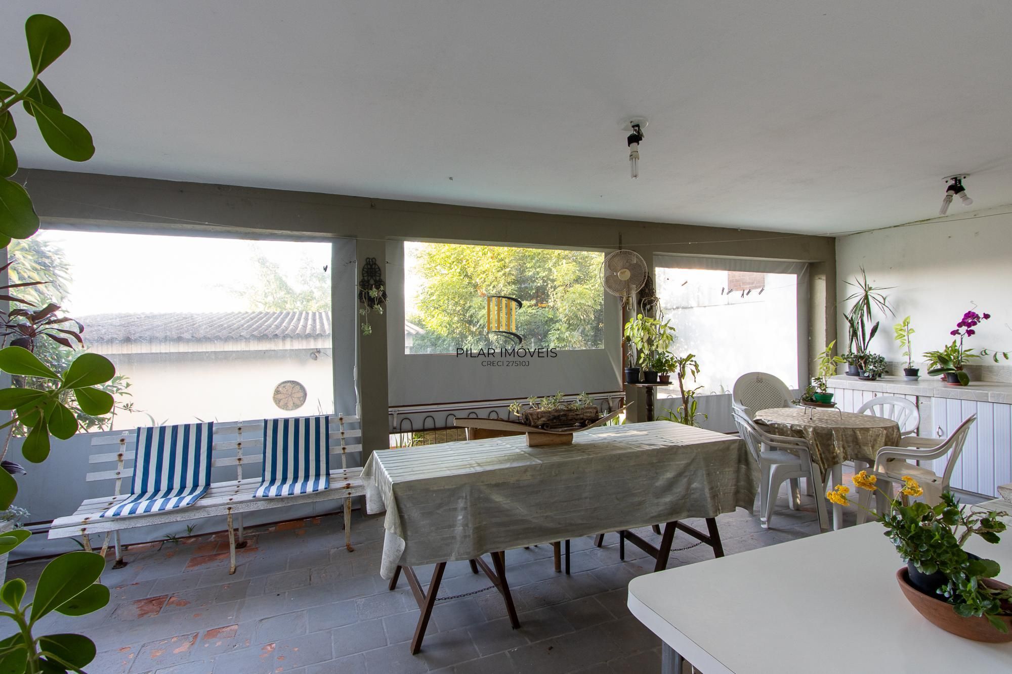 **Casa de 05 dormitórios, 03 suítes, 06 Banheiros, com 315,10m² privativos na Vila Conceição, Porto Alegre, RS**