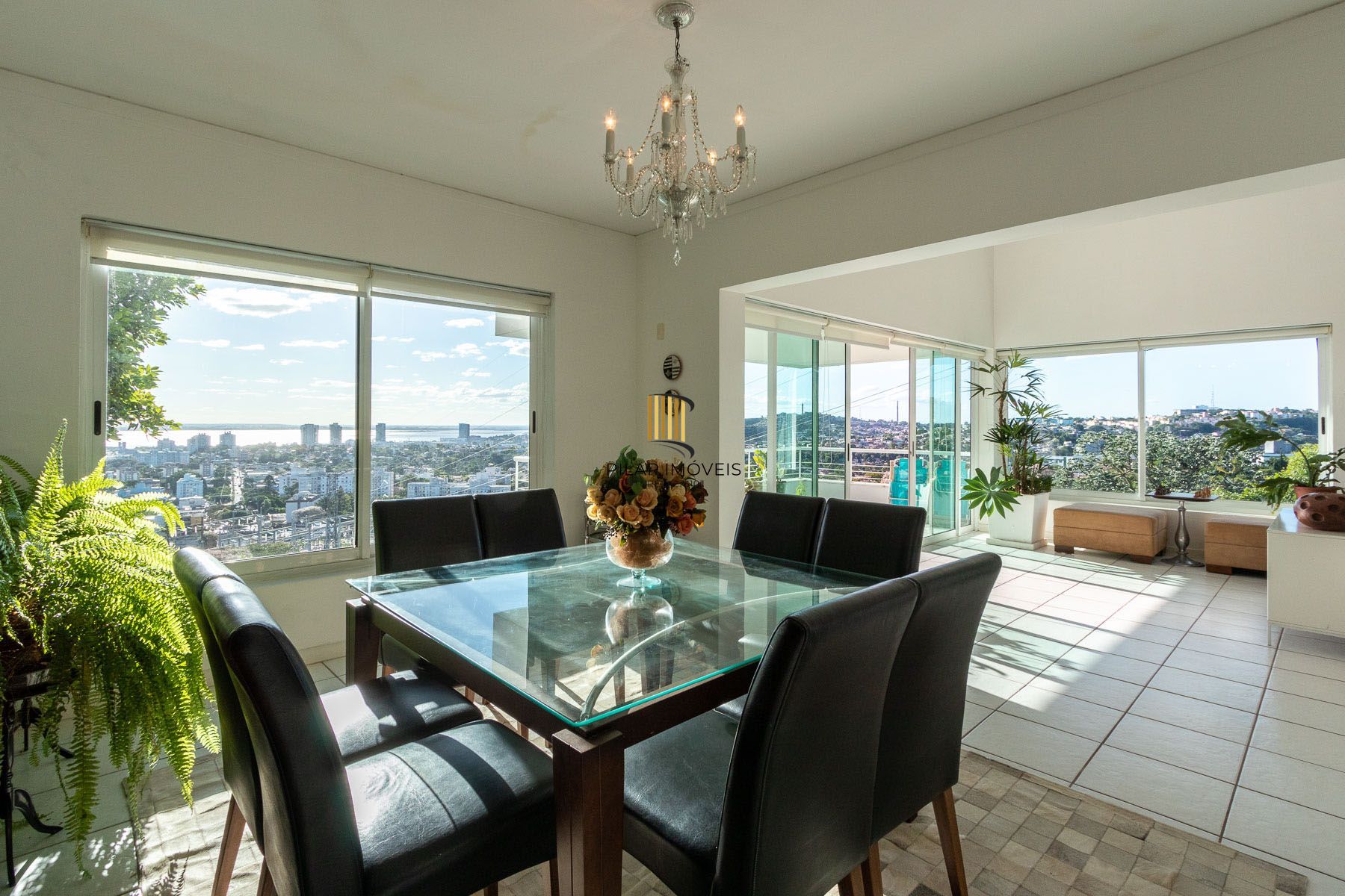 Casa para Venda - 470m², 3 dormitórios, sendo 1 suites, 6 vagas - Nonoai