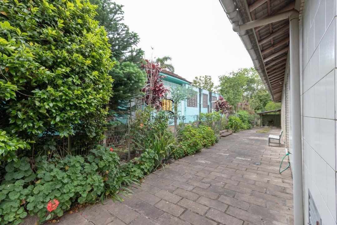 Casa para Venda - 200.81m², 4 dormitórios, sendo 1 suites, 5 vagas - Tristeza