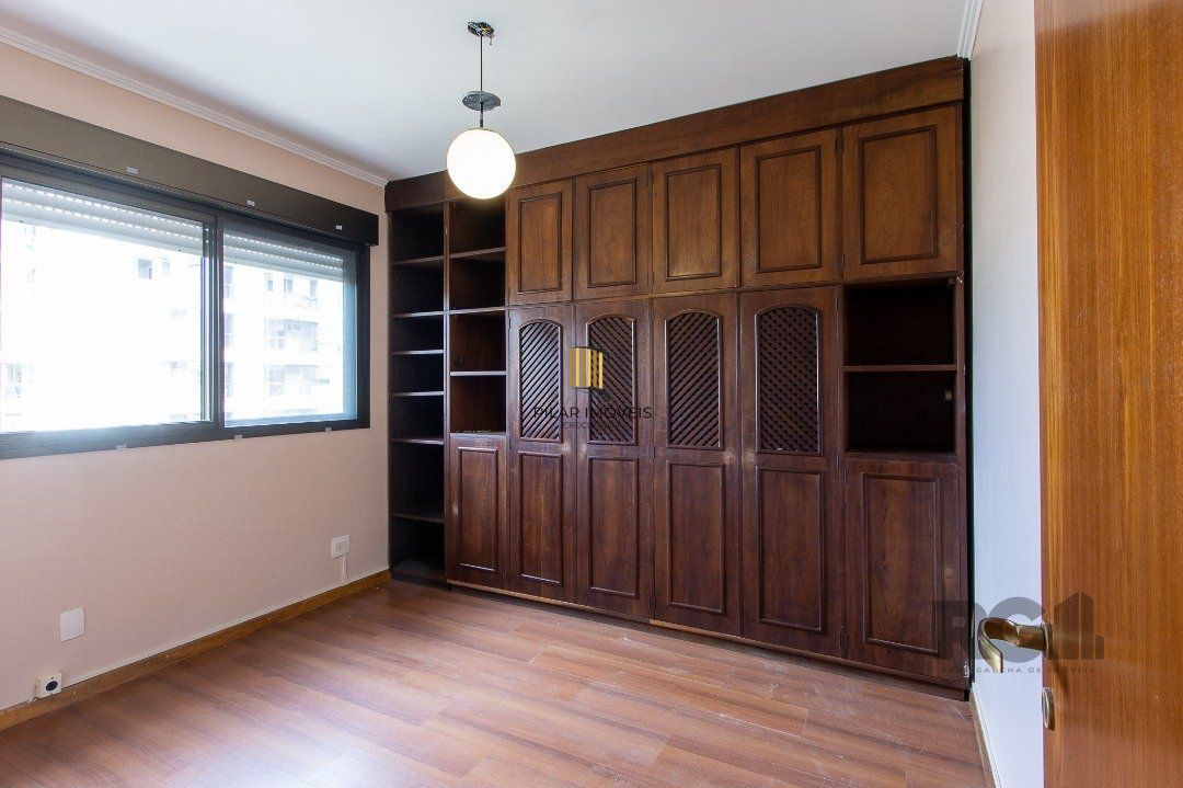 Apartamento 3 quartos, 1 suite, dependência, sacada com churrasqueira, 2 vagas - Bairro Menino Deus