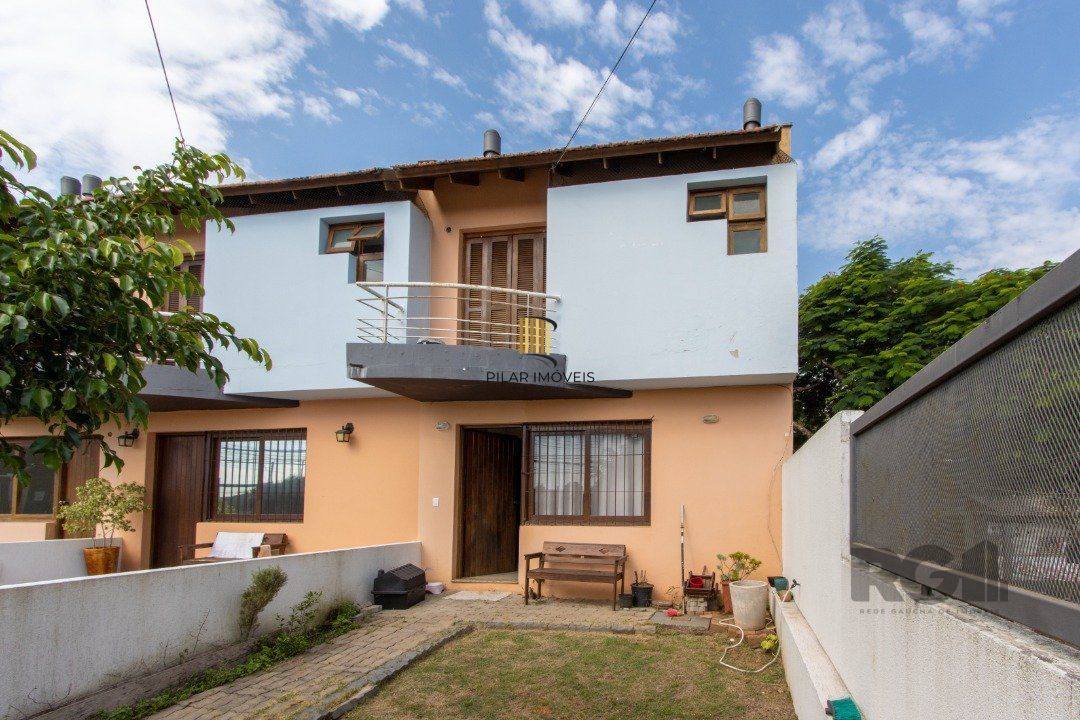 Excelente oportunidade de casa à venda em condomínio fechado no Reserva Guarujá, localizado na Avenida da Serraria em Porto Alegre. - Pilar Imóveis