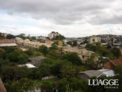 casa com 4 dormitórios, sendo uma suíte , e 530 area privativa