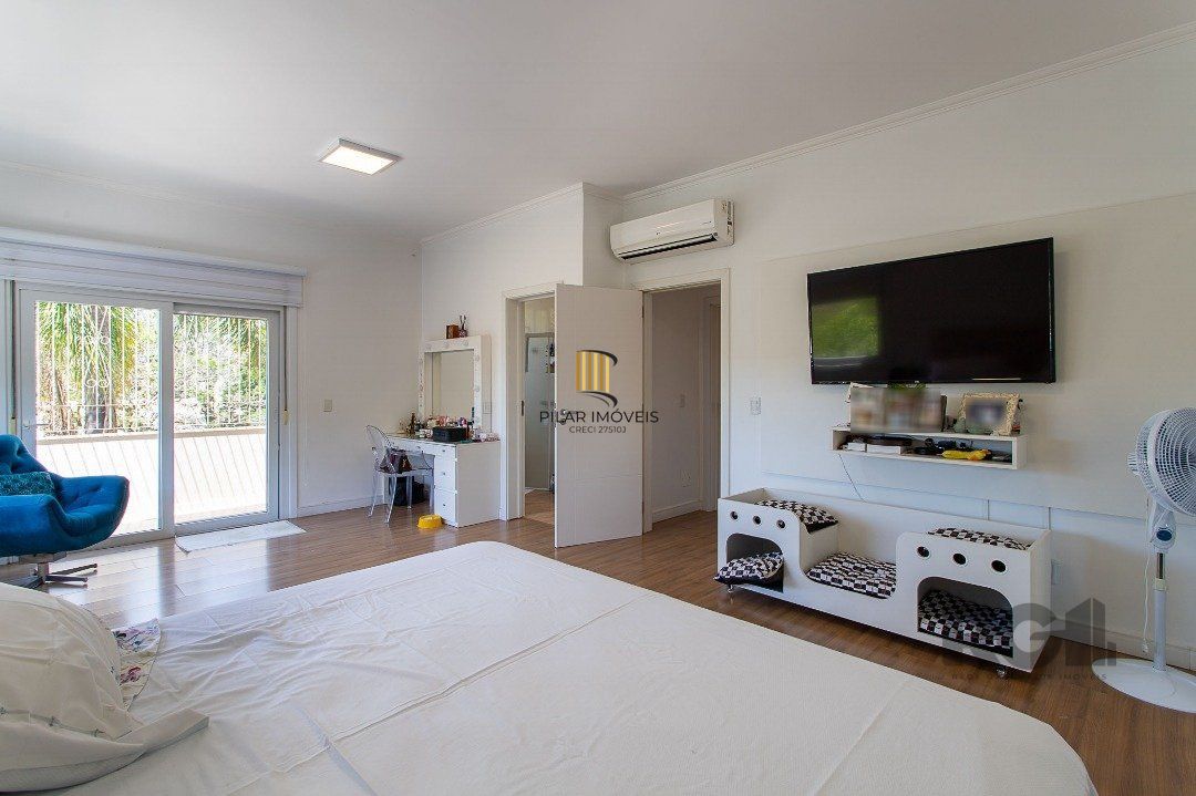 Apartamento com uma cobertura horizontal com 329,10 m² privativos com suíte