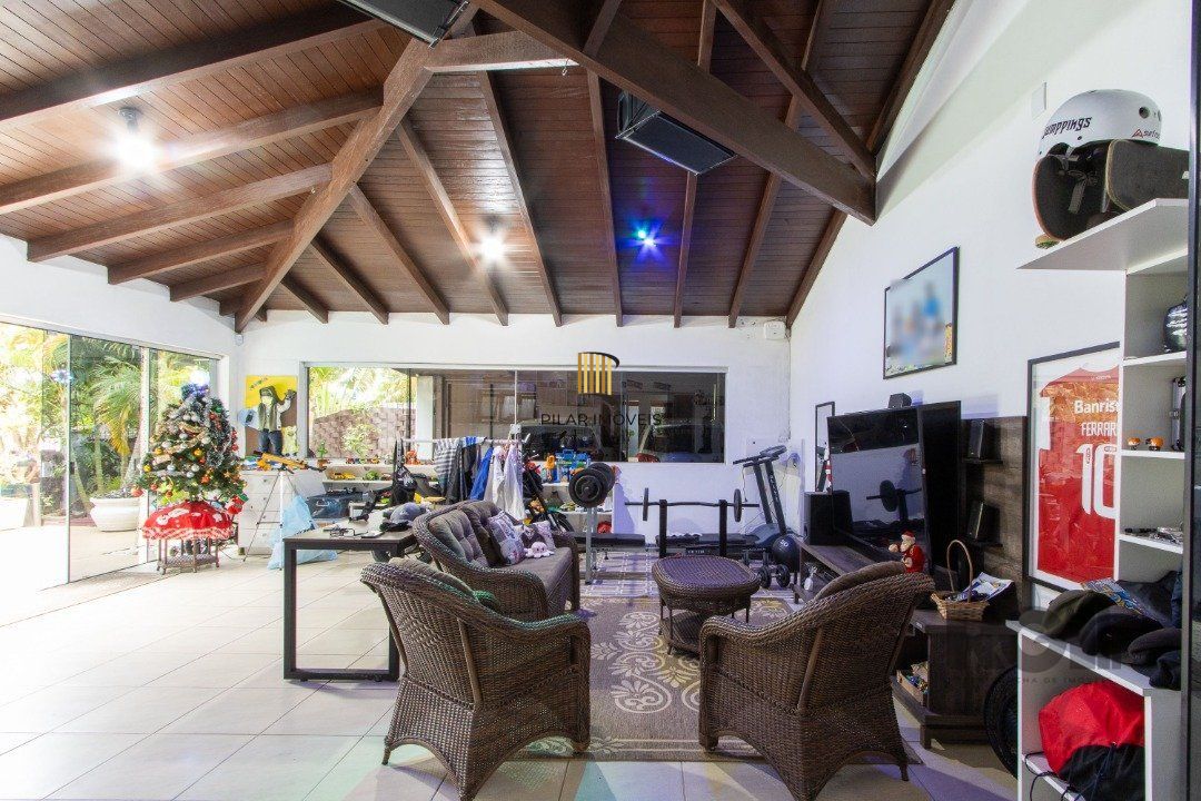 Casa 3 dormitórios no bairro Hípica