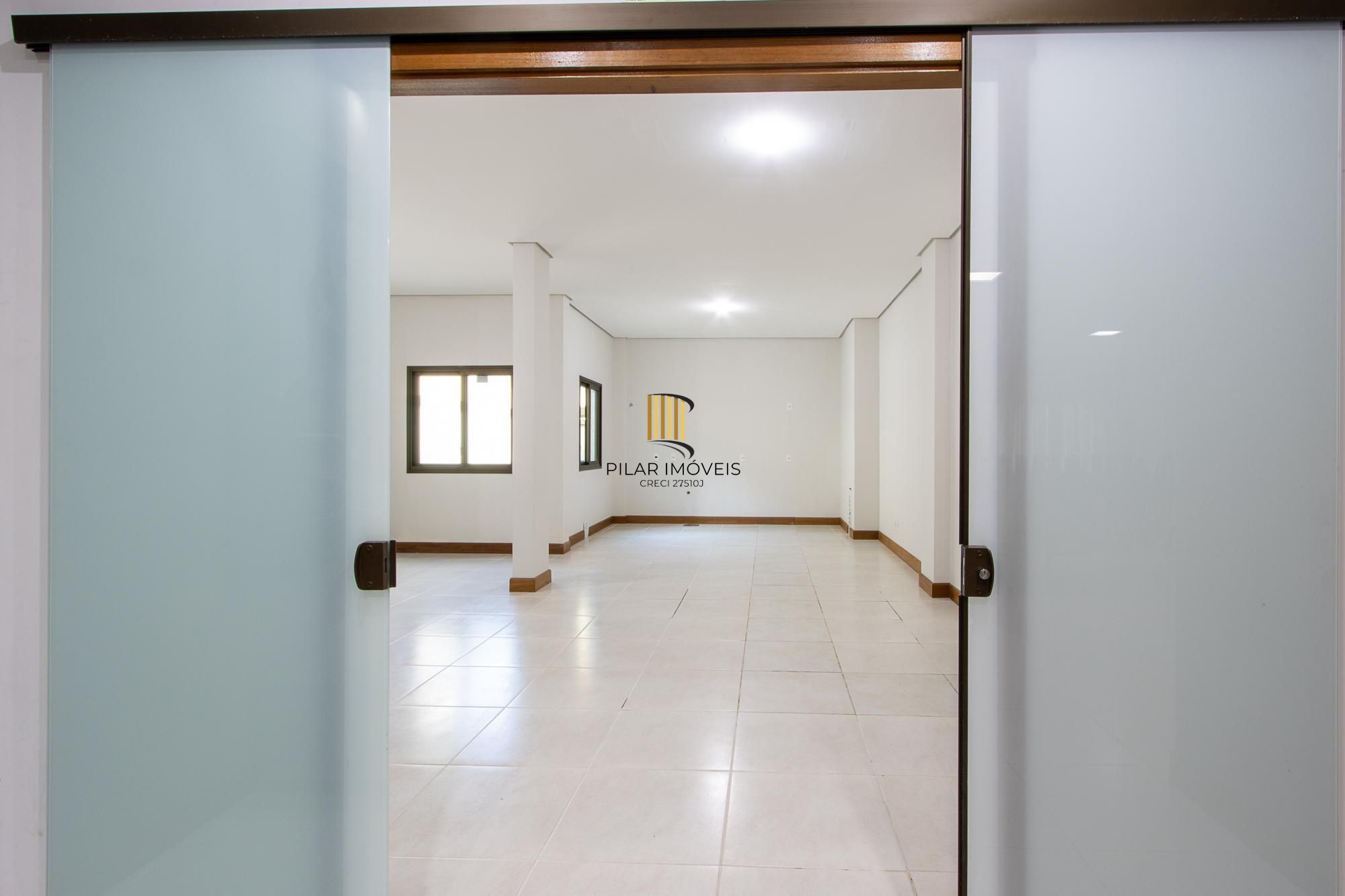 Excelente apartamento de 3 dormitórios, 1 suíte e 2 vagas no bairro Tristeza.