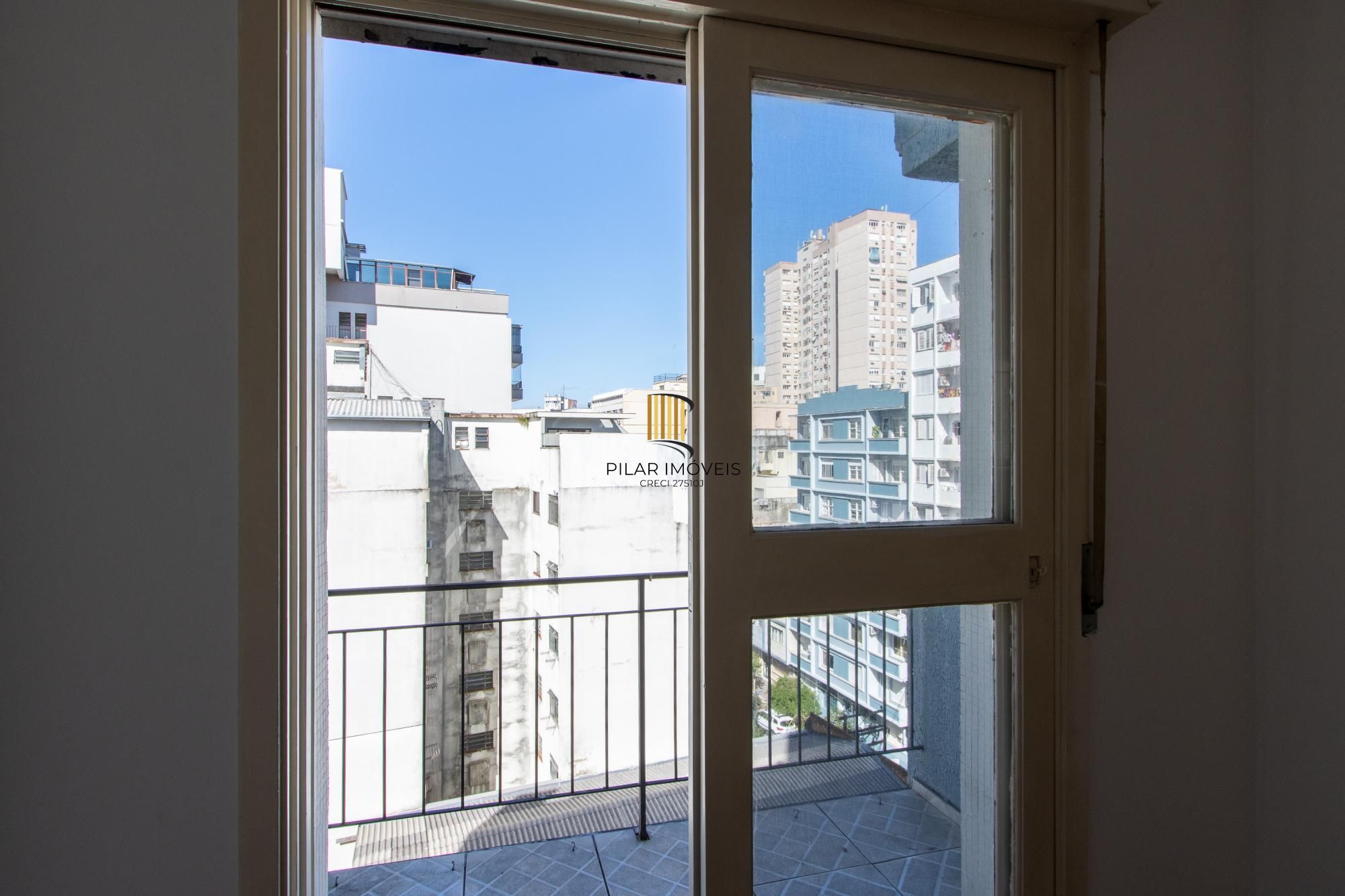 Apartamento 1 quarto, com sacada, andar alto com vista livre - Centro Histórico