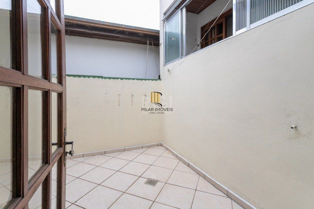 Casa para Venda - 0.01m², 5 dormitórios, 10 vagas - Petrópolis