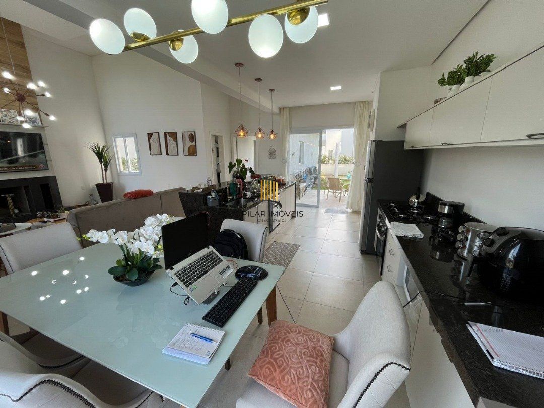 Casa de Condomínio 3 dormitórios no bairro Dubai