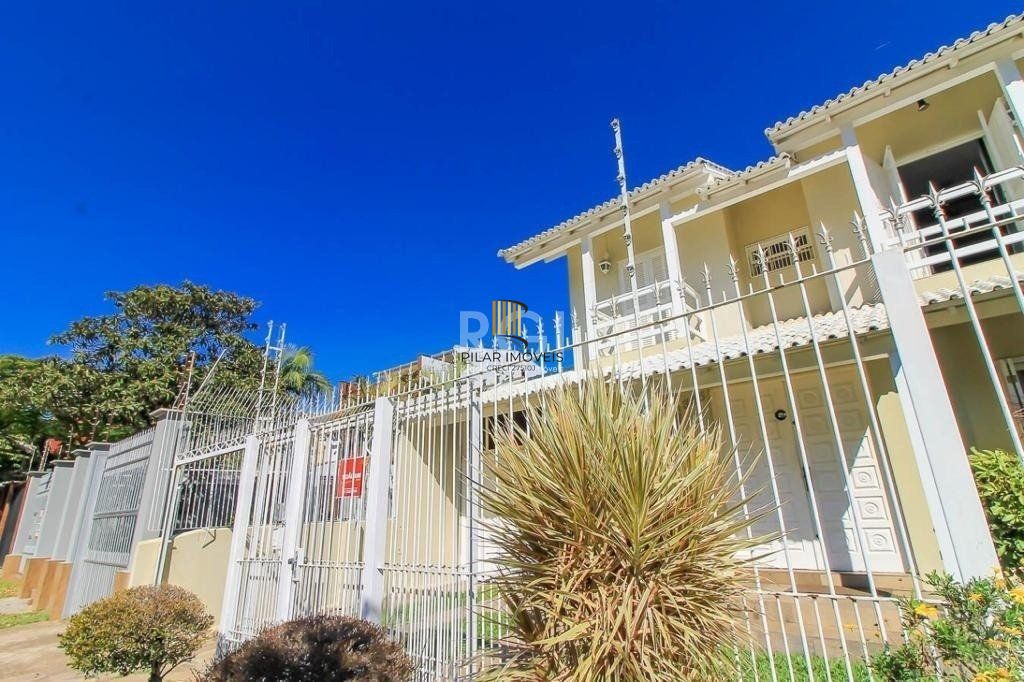 casa Living para 3 ambientes com lavabo, cozinha com pia e armários planejados