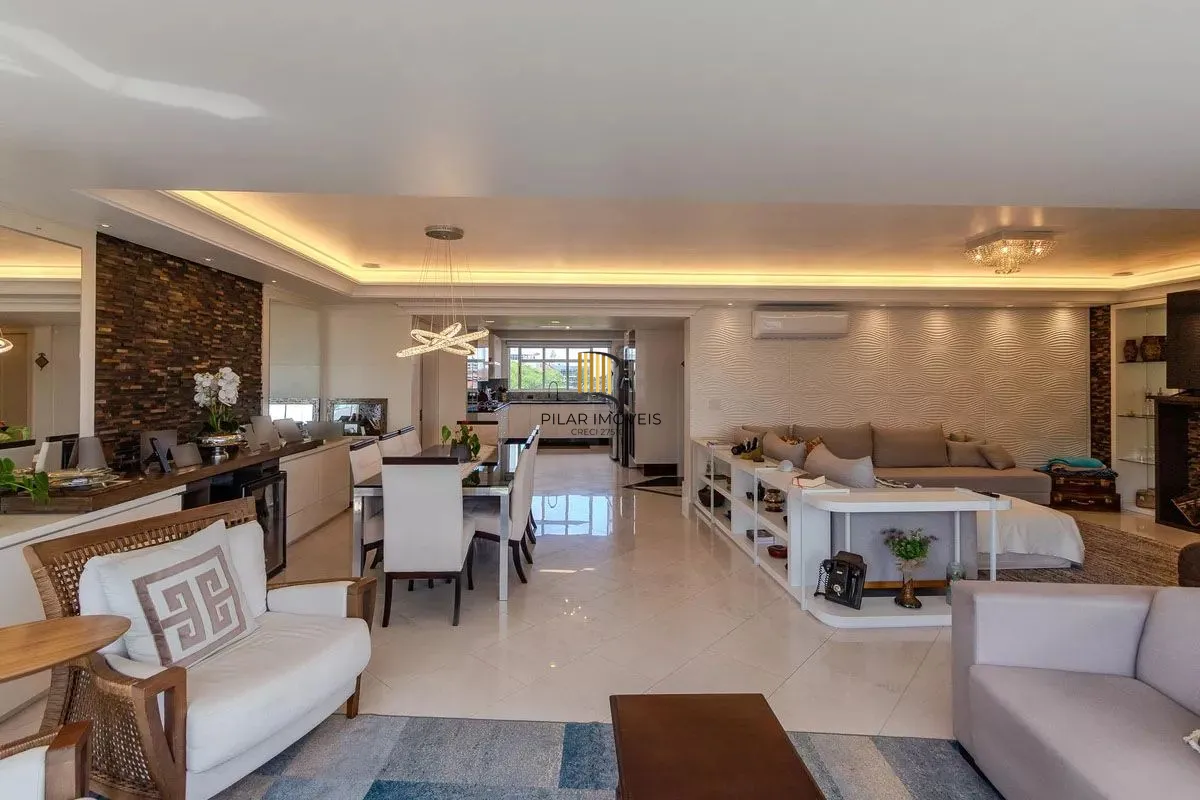 Apartamento com 3 dormitórios, 2 vagas e 231.61m² - Bairro Menino Deus