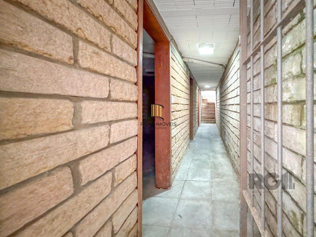 Com 4 suítes espaçosas, incluindo uma master com closet,