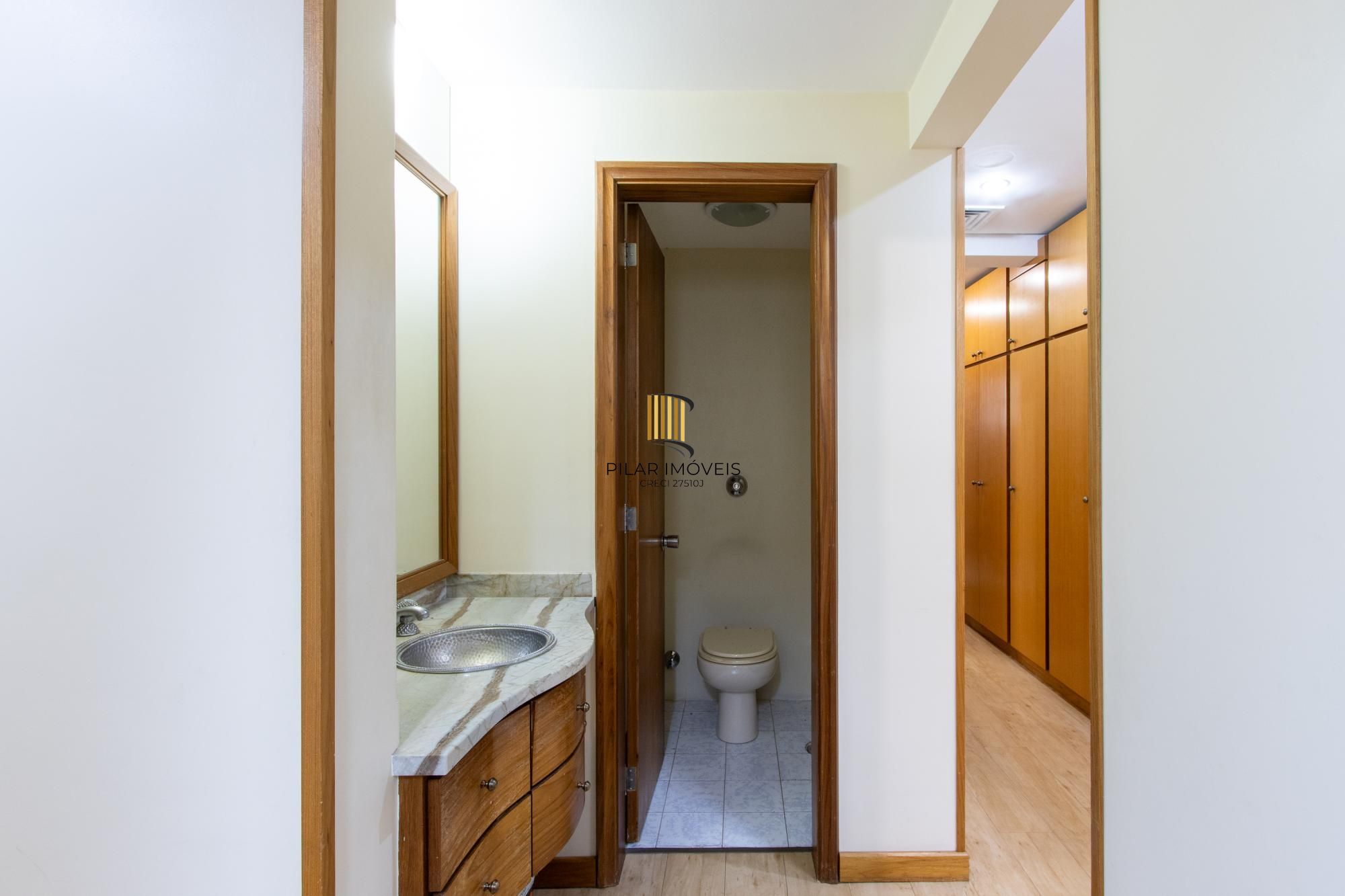 Conjunto comercial na Moinhos de Vento.