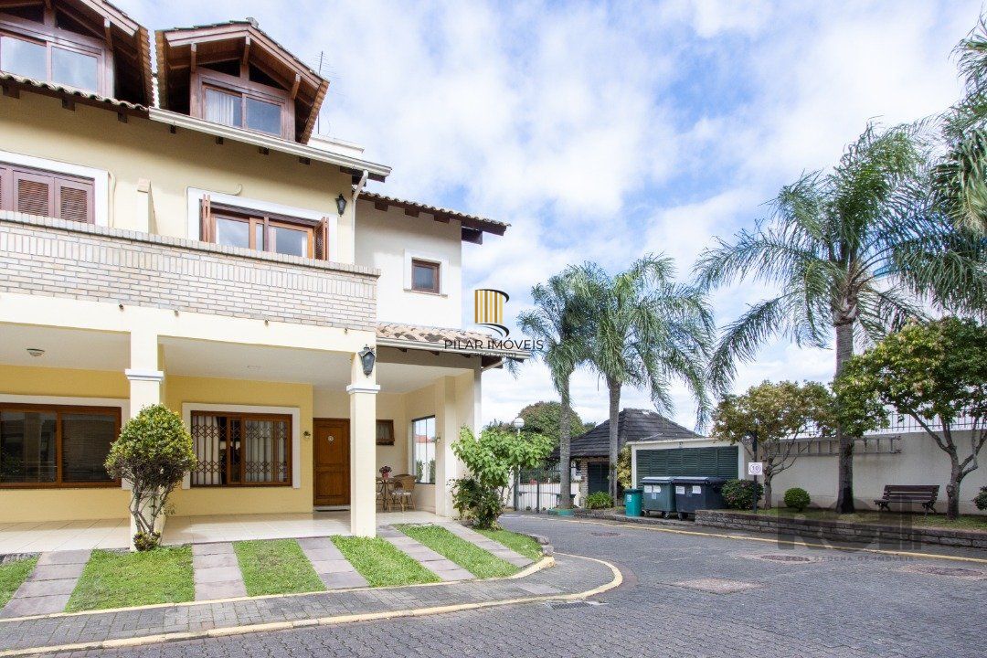 Casa de Condomínio 3 dormitórios no bairro Cavalhada