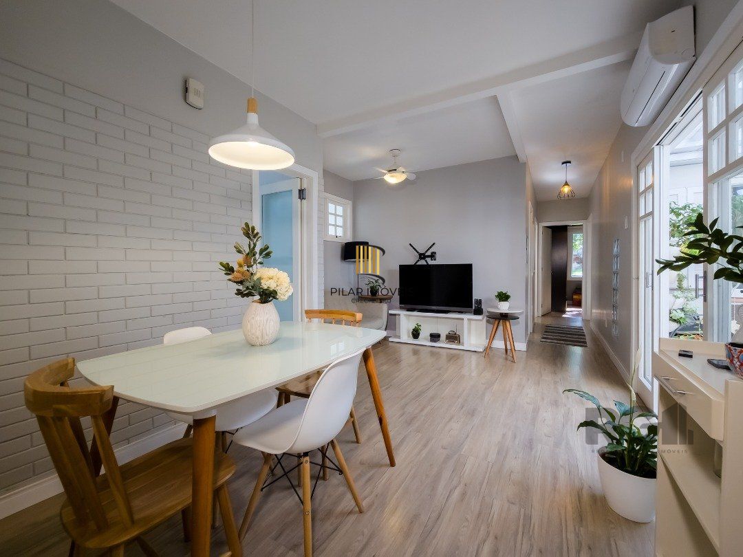 CASA TÉRREA REFORMADA, 3 QUARTOS, SUITE, PÁTIO - BAIRRO CRISTAL