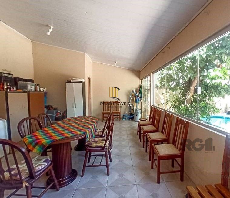 Sobrado 5 dormitórios, 4 suites, pátio, piscina, 1 vaga - Bairro Menino Deus