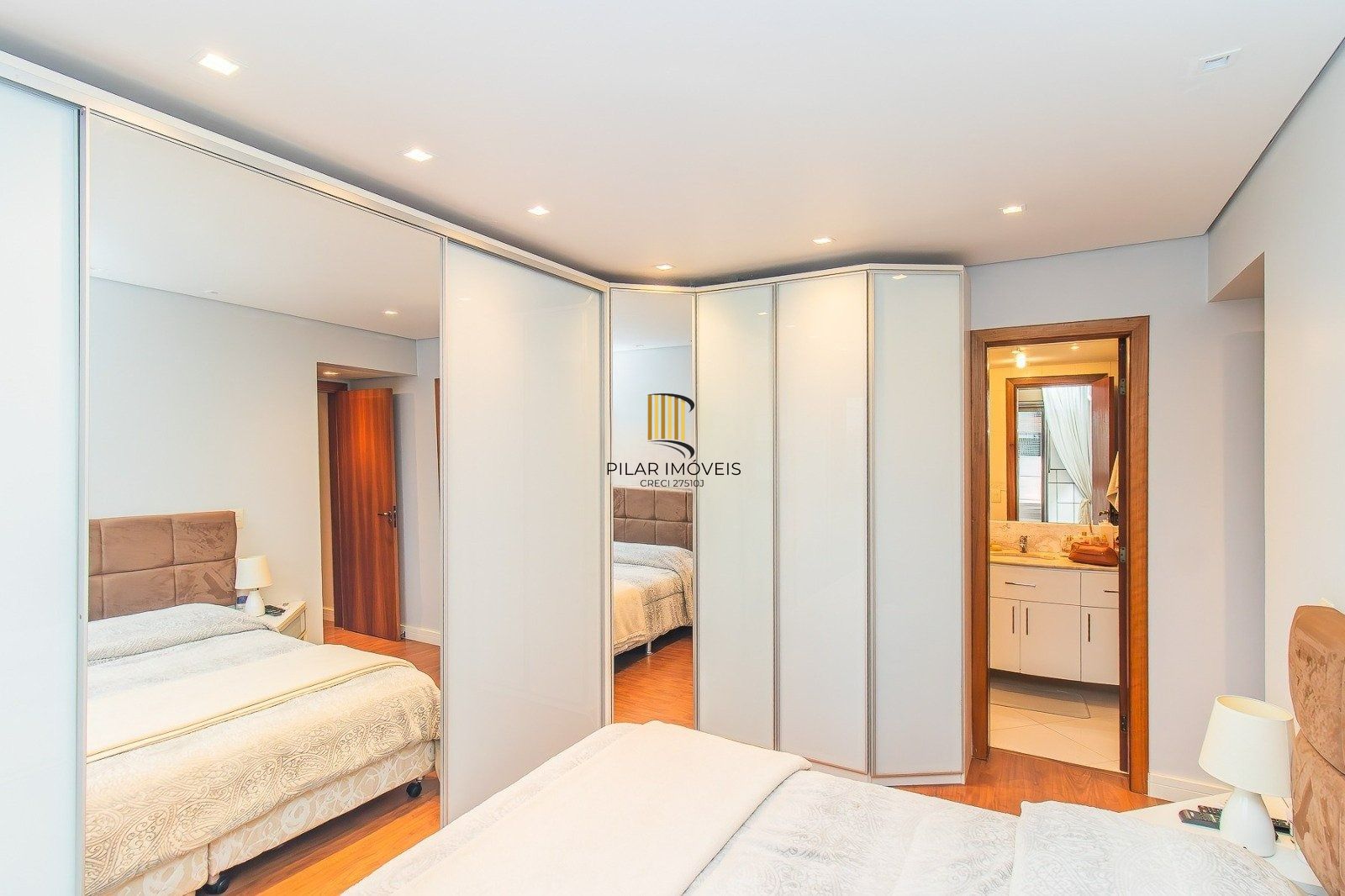 Apartamento Reformado e Mobiliado com 101m² e 2 Vagas no Coração do Rio Branco