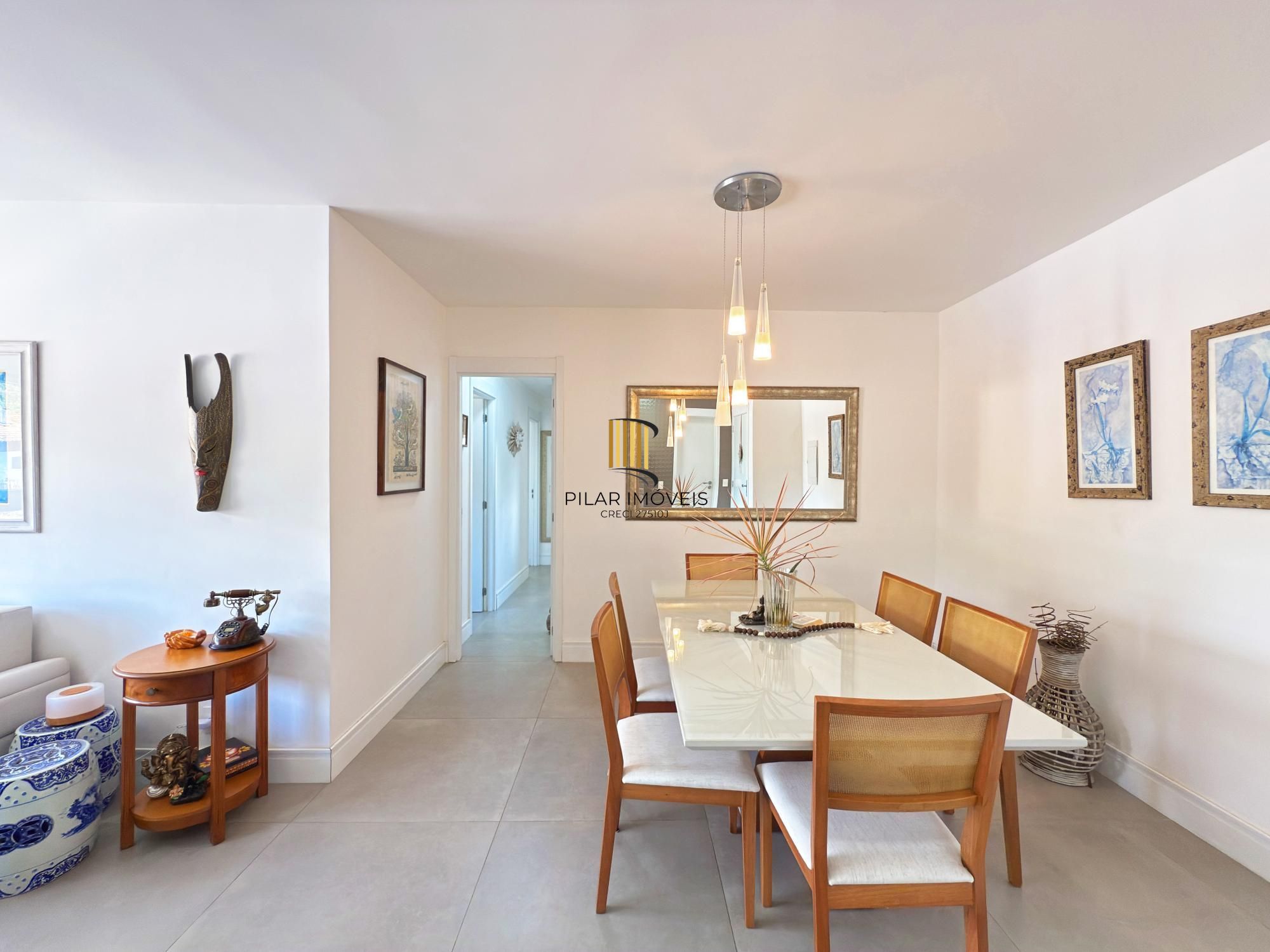 Apartamento 03 Suítes bairro Cristal, 88,97m² de área privativa, semimobiliada e 02 vagas de garagens cobertas.