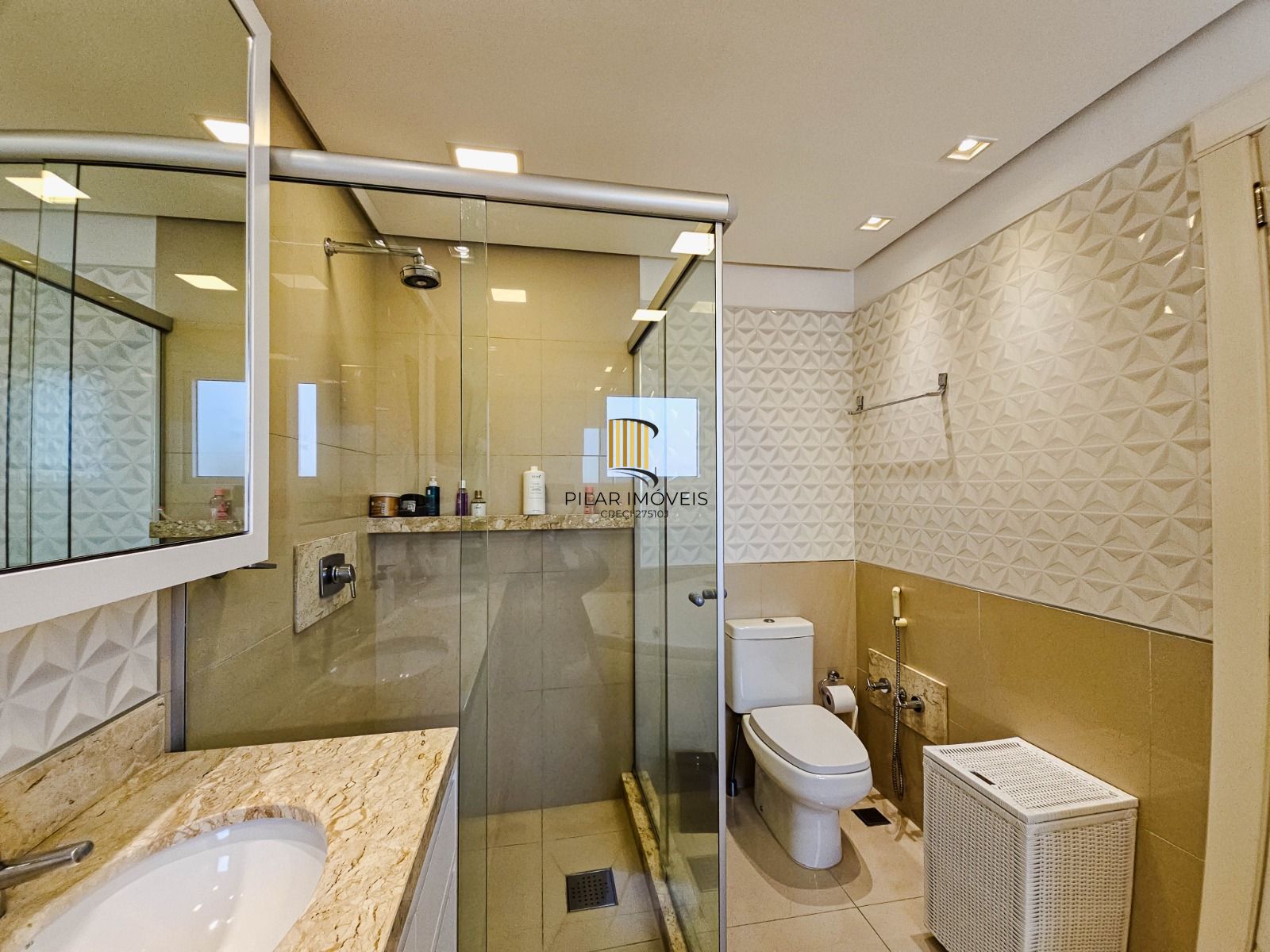 Apartamento com 202m², 3 suítes, lareira, churrasqueira, 3 vagas, infraestrutura completa, no Bela Vista.