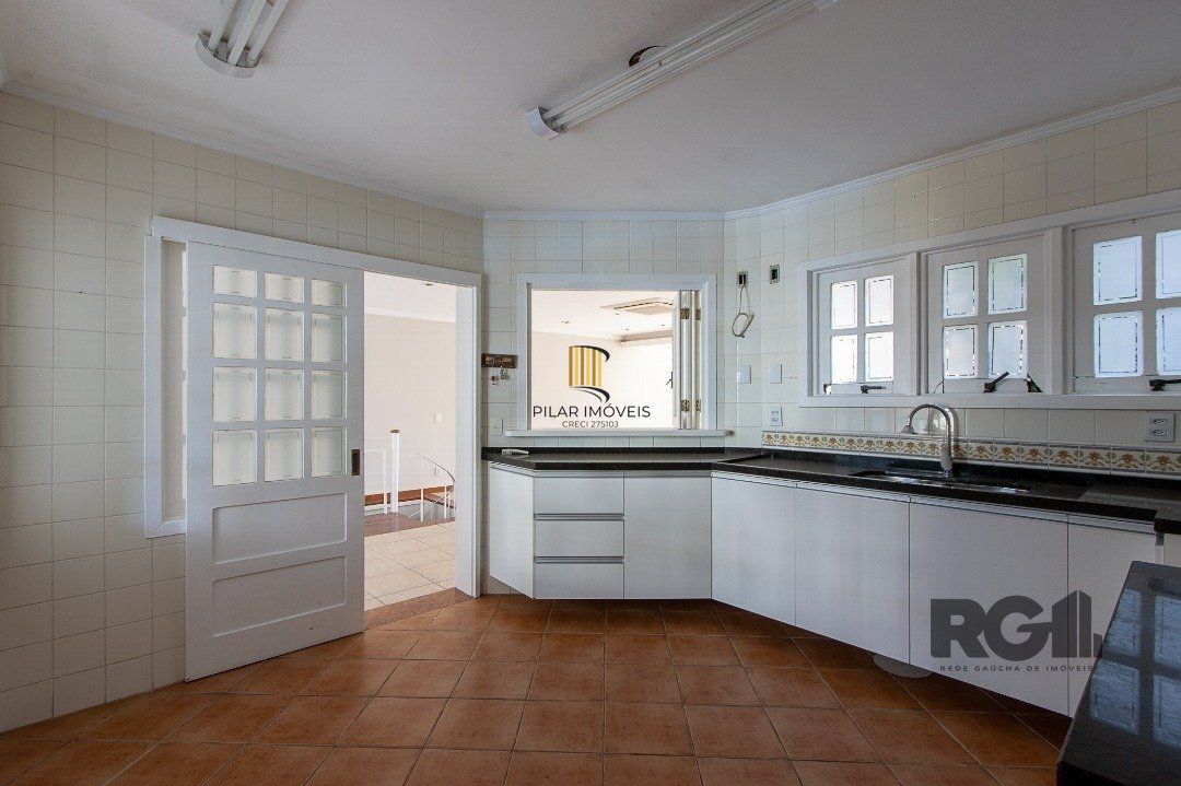 BELO SOBRADO, 3 QUARTOS, 1 SUITE, PISCINA, 320m² PRIVATIVOS - TRISTEZA