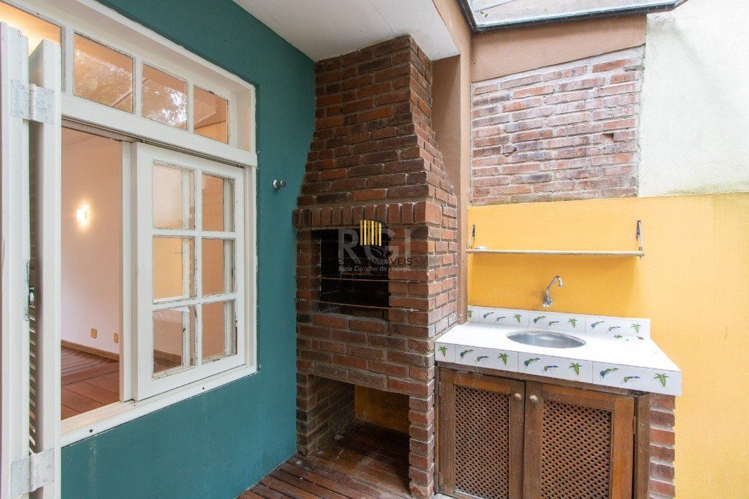 Sobrado com 300m² à venda, 3 quartos, 1 suite, 2 vagas - Bairro Espírito Santo