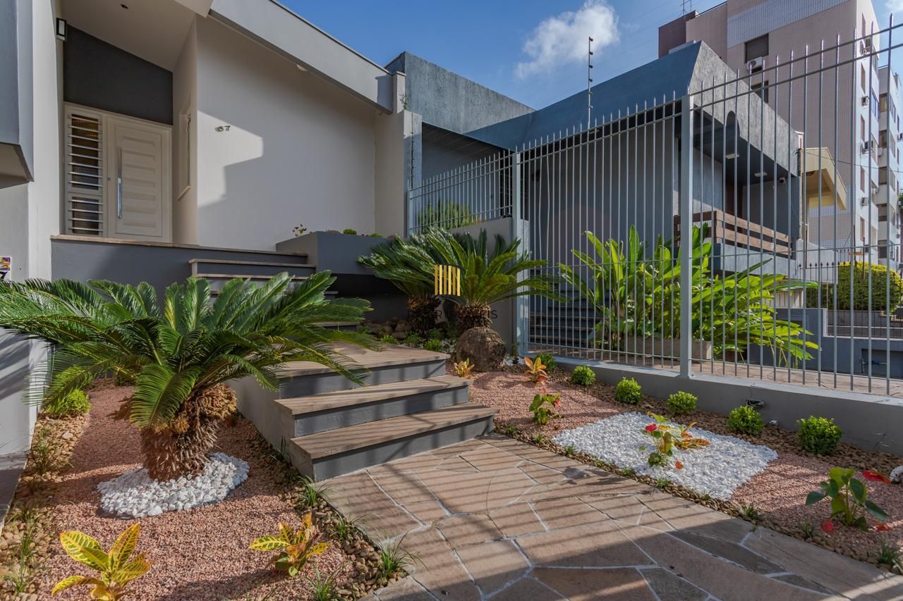 Casa de 3 dormitórios á venda no Jardim Lindóia em Porto Alegre