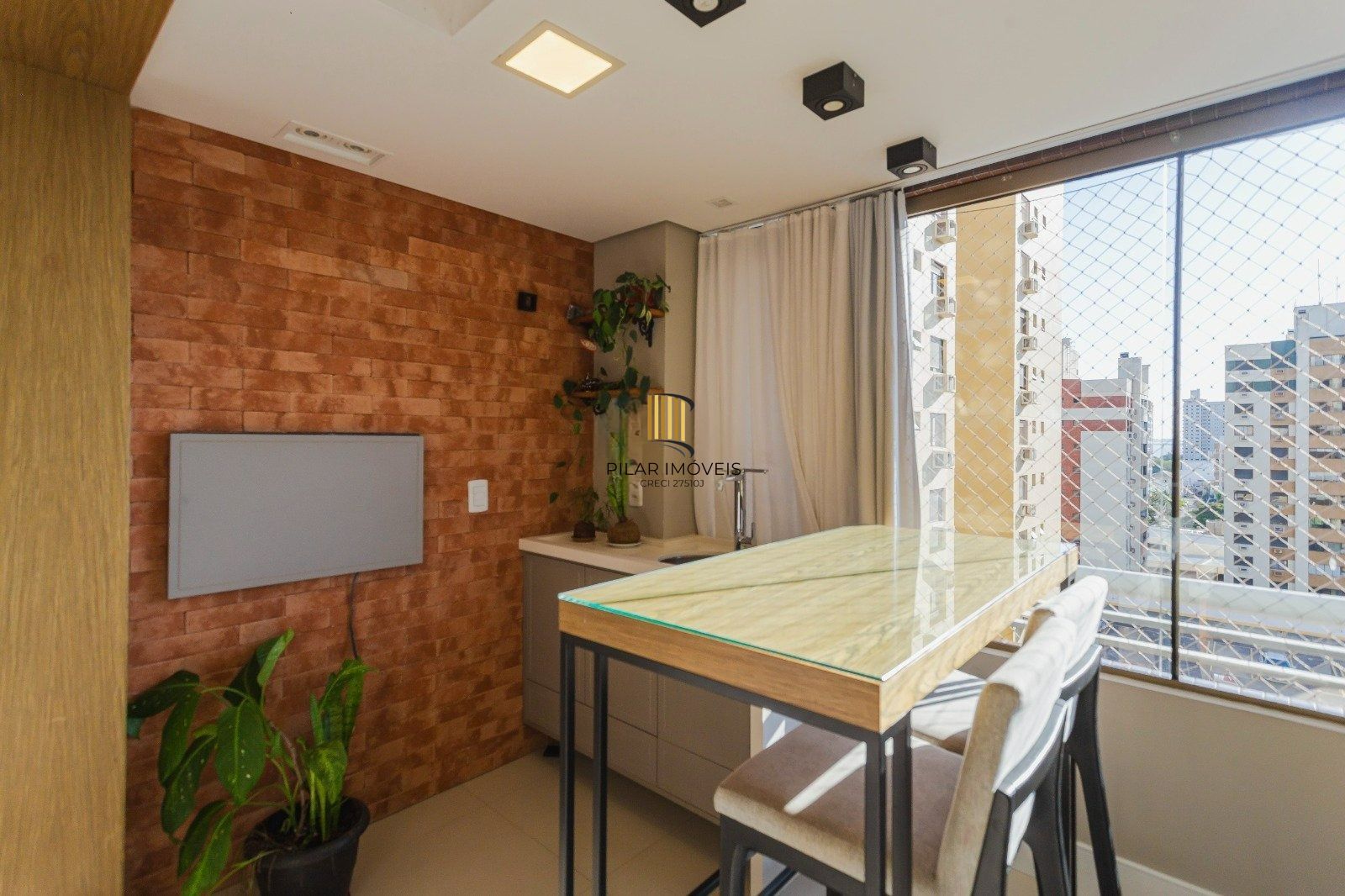 3 dormitórios, com 2 vagas no Life Square Menino Deus!