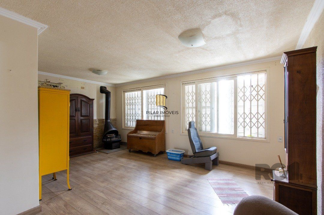 Casa para Venda - 239m², 5 dormitórios, sendo 1 suites, 2 vagas - Hipica