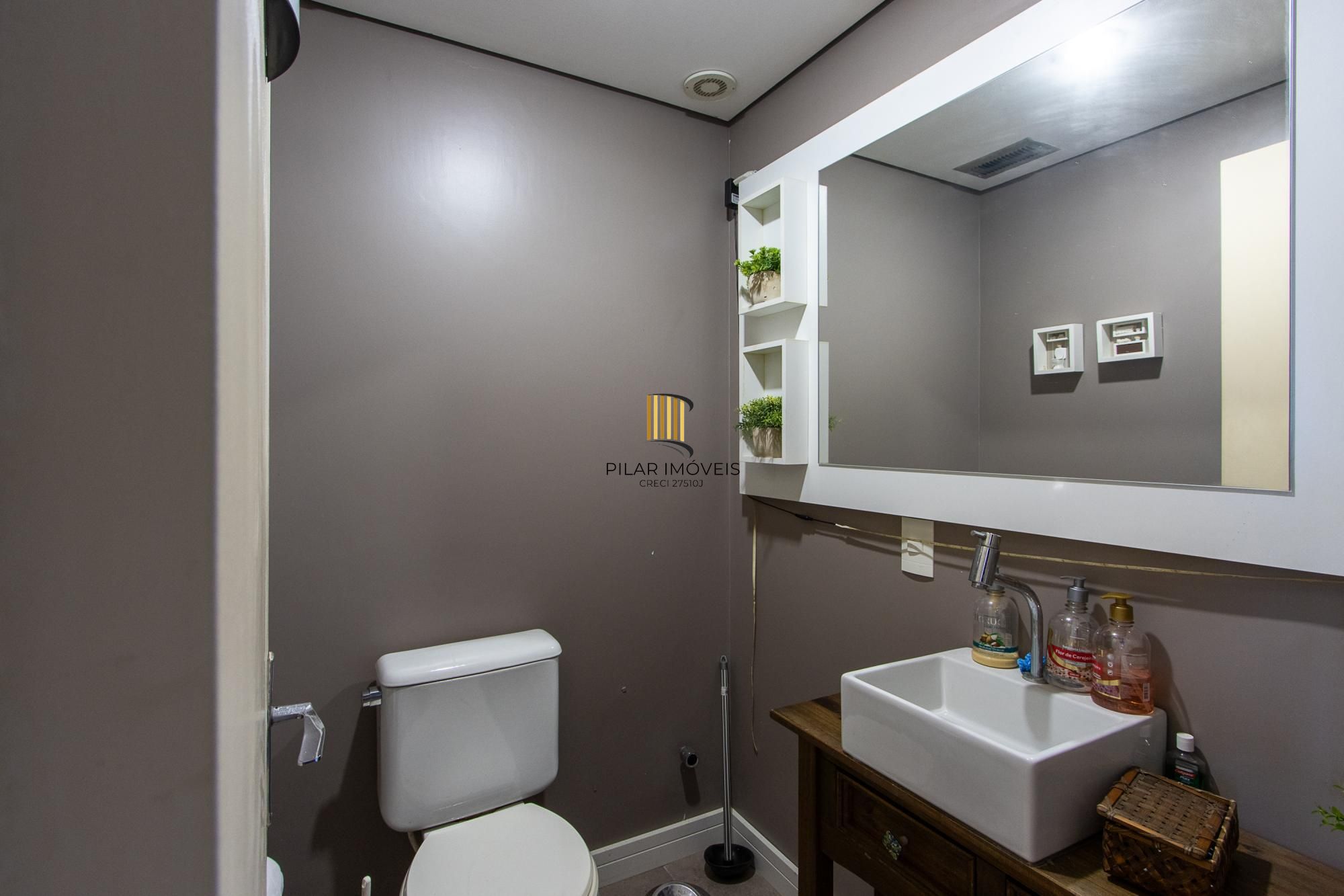 Sala Comercial Duplex à Venda no Bairro Petrópolis – Edifício João Abbott
