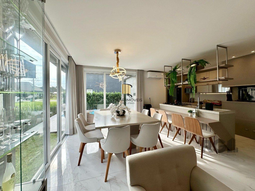 Casa de Condomínio 4 dormitórios no bairro Dubai