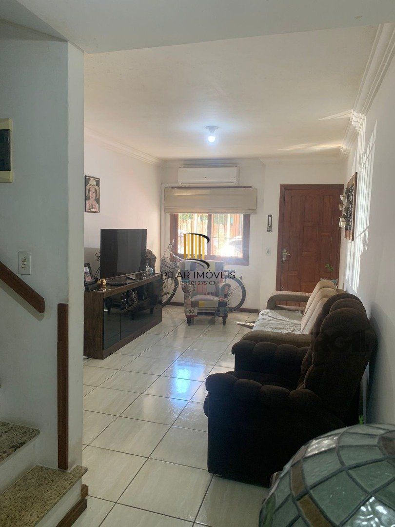 Casa 3 dormitórios no bairro Hípica