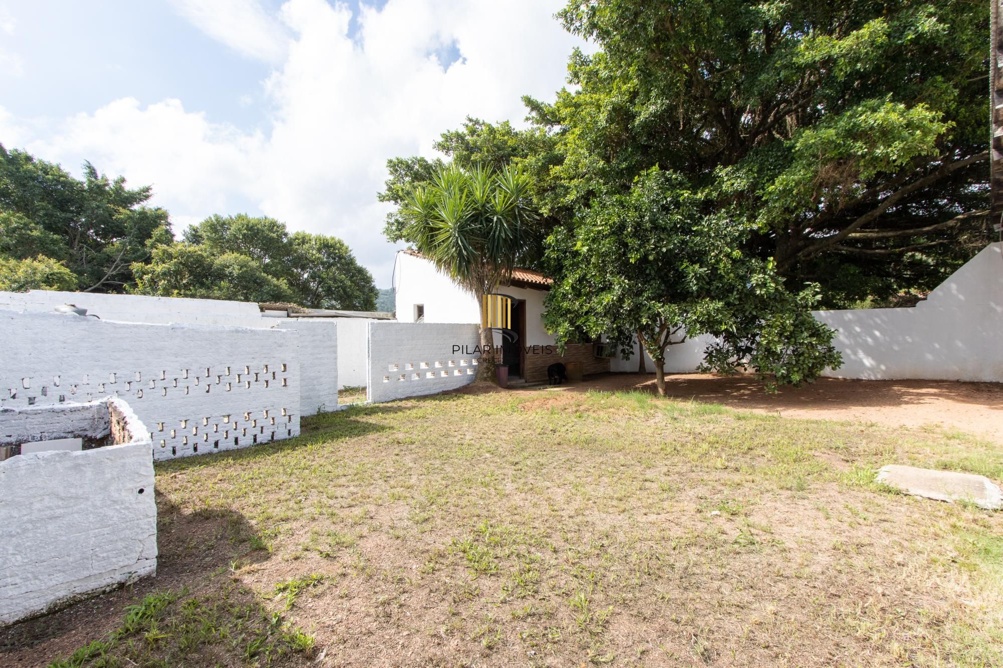 Casa em Vila Nova, Porto Alegre! Com 160m² de área privativa e um total de 899m²