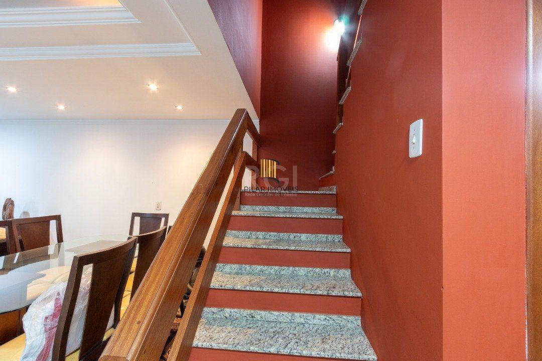 Casa para Venda - 247m², 3 dormitórios, sendo 1 suites, 4 vagas - Vila Nova