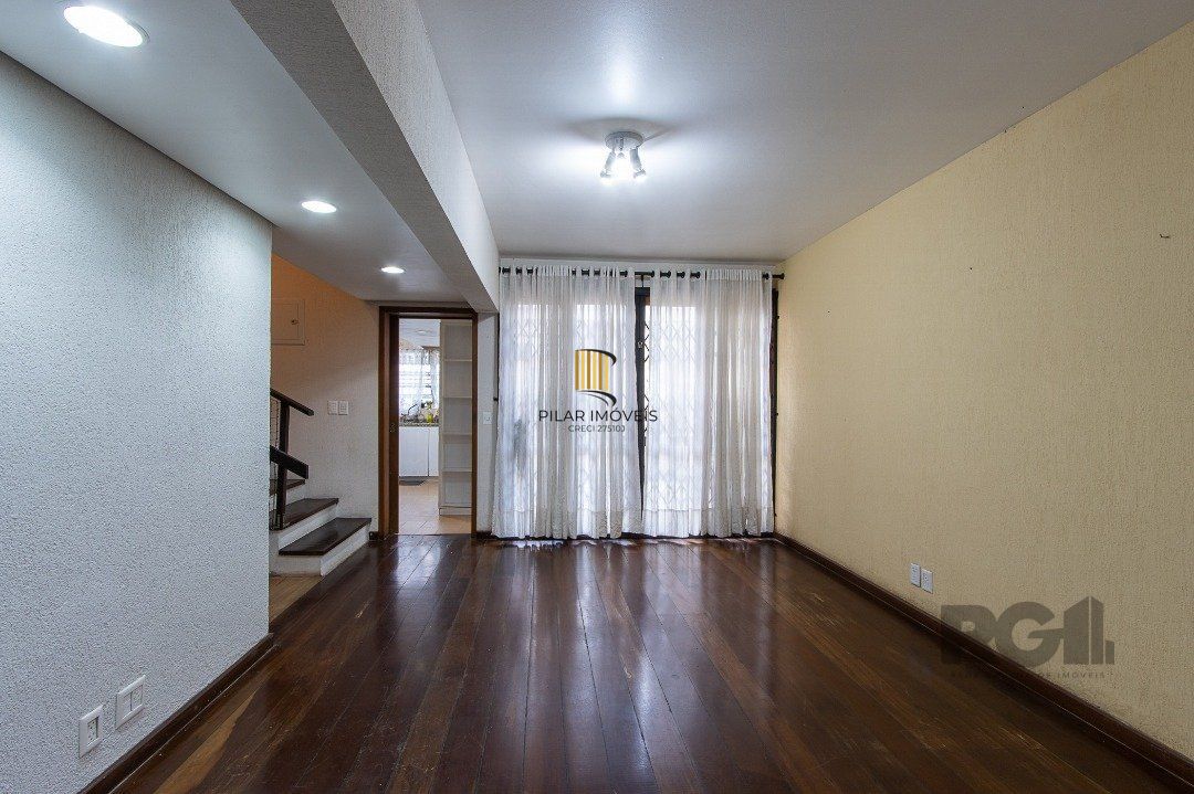 Casa 4 dormitórios no bairro Azenha