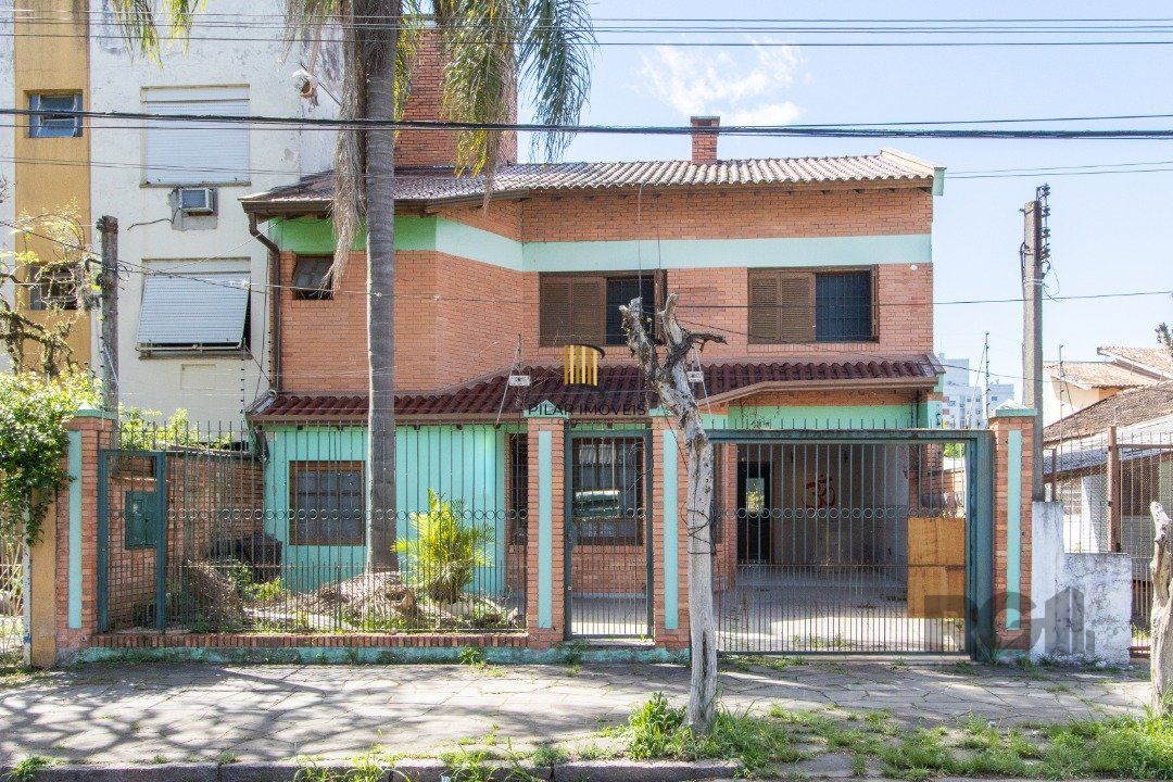 Casa 5 dormitórios no bairro Nonoai