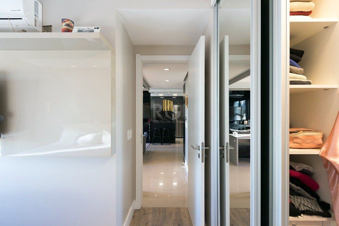 Apartamento | 2 Dormitórios | 1 Suíte | 1 Vaga | Bairro Cristal | Porteira Fechada