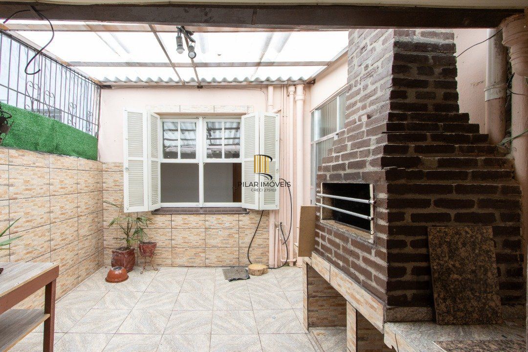 Apartamento térreo, com pátio, 2 quartos - Bairro Menino Deus