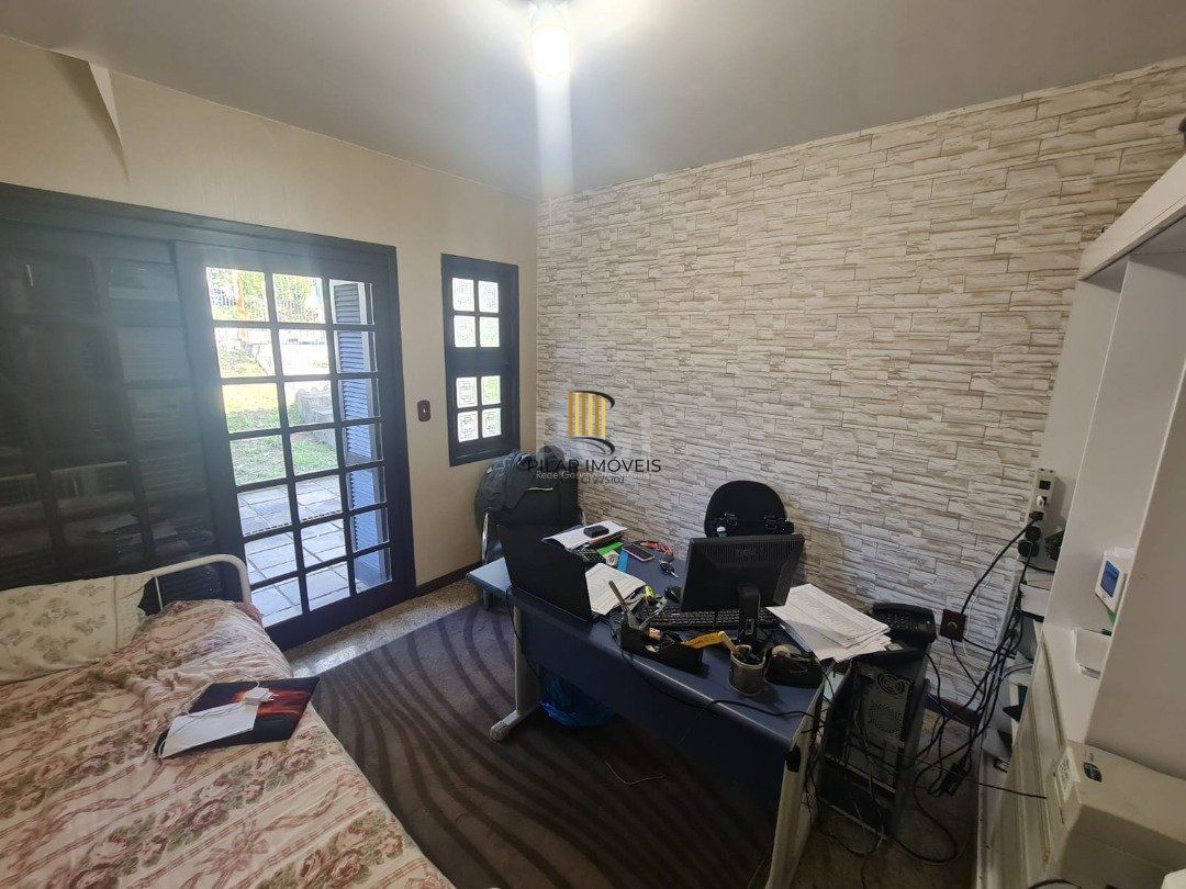Casa para Venda - 464m², 5 dormitórios, sendo 4 suites, 4 vagas - Nonoai