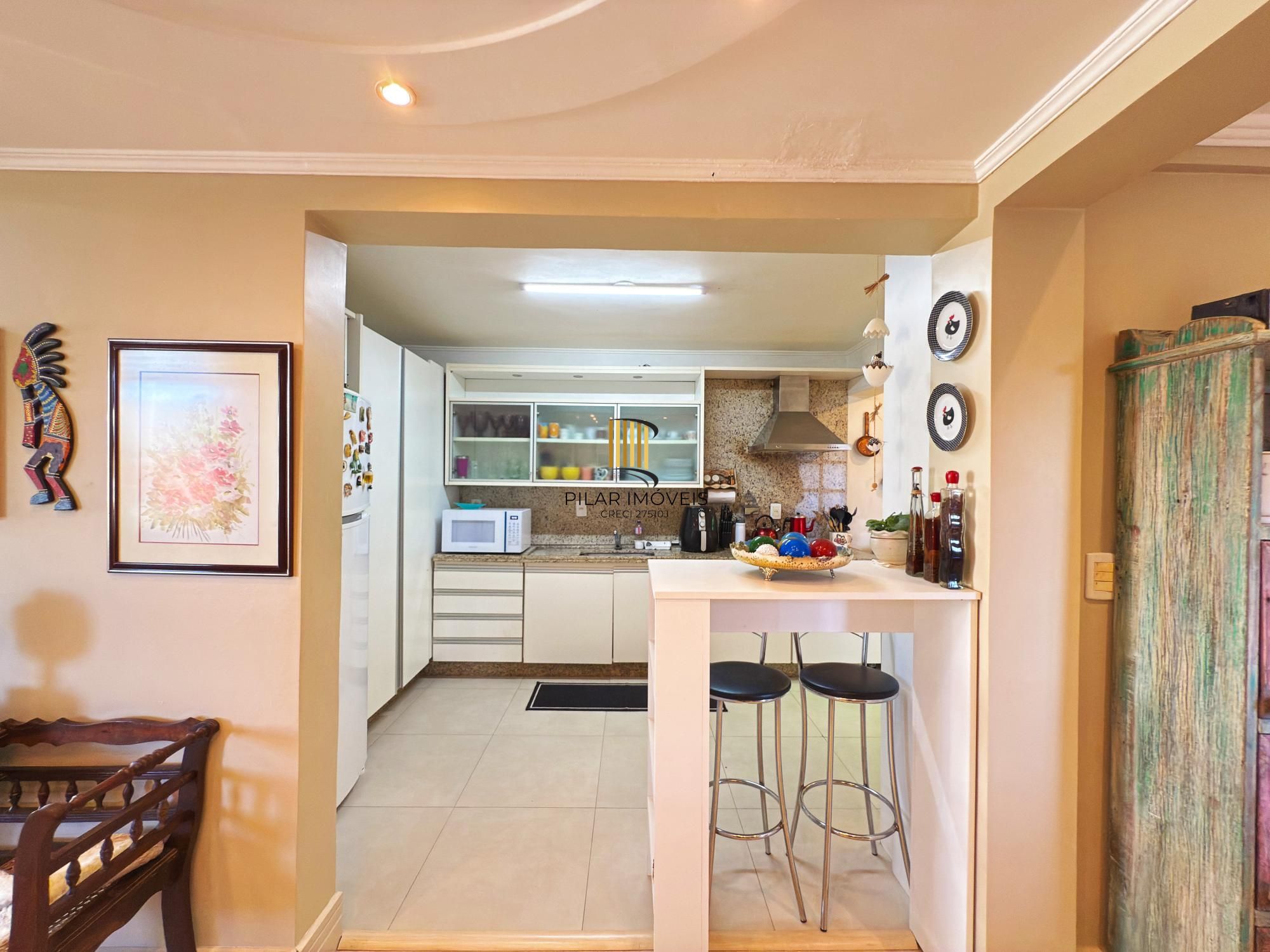 Casa em condomínio bairro Tristeza, com 185m² privativos.