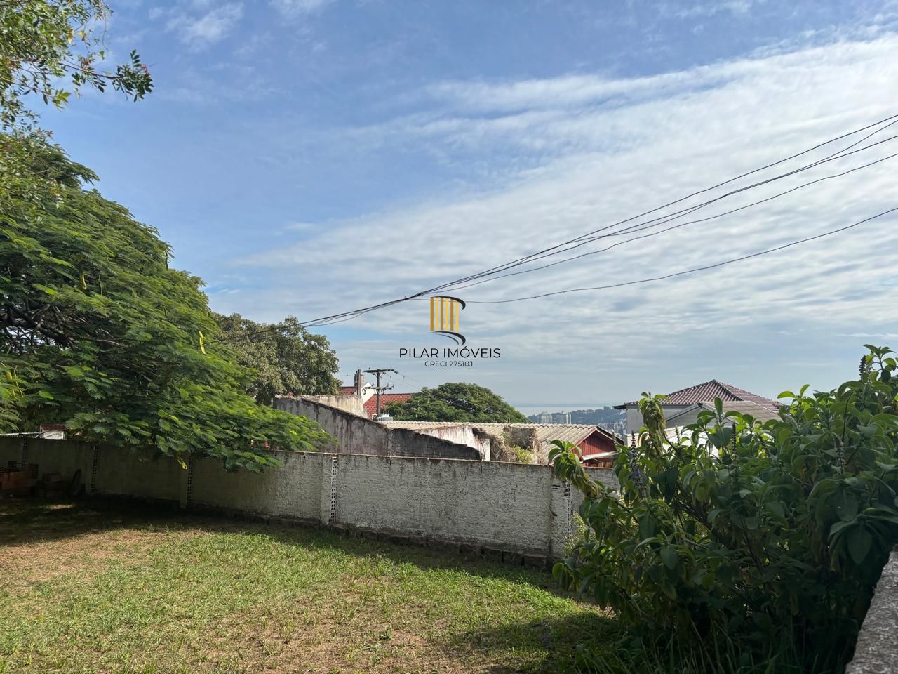 Casa com Amplo Terreno e uma Vista Deslumbrante!!!