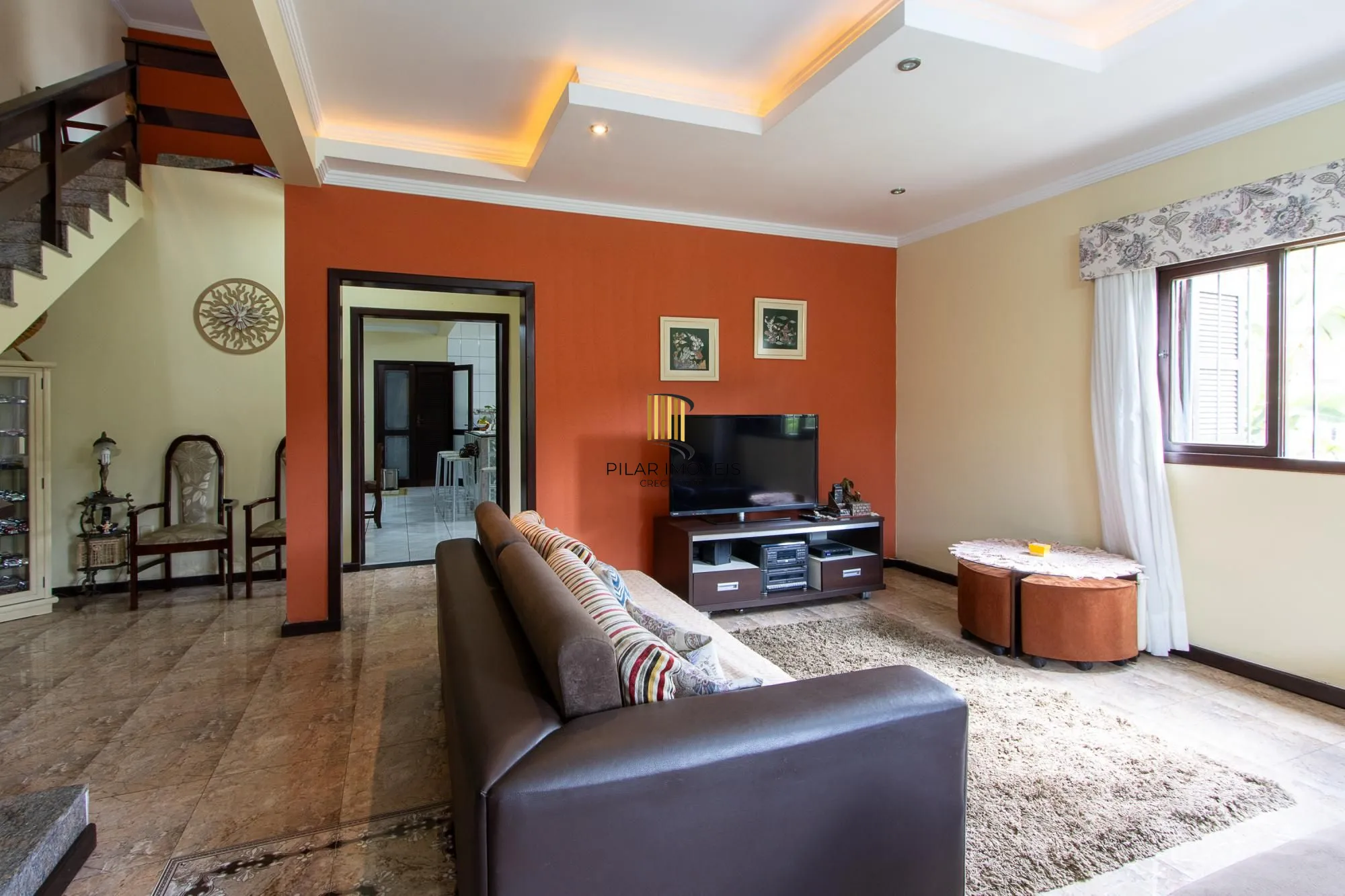 Casa Residencial ou Comercial, com 3 quartos (1 suite), 229m² privativos - Bairro Tristeza