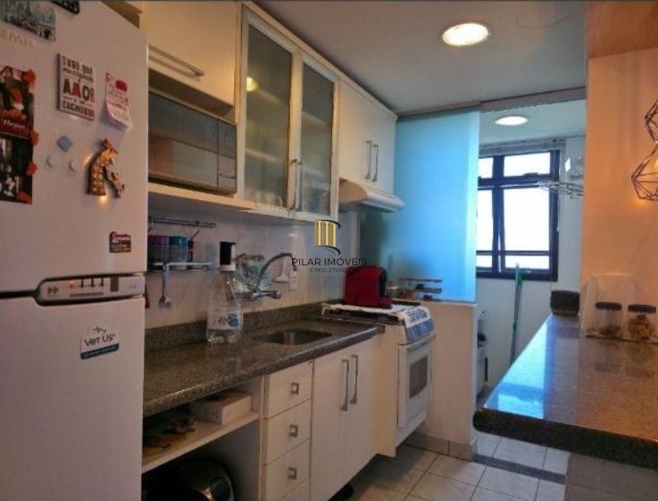 Apartamento  com 2 dormitórios, lavabo, banho social e churrasqueira integrada.