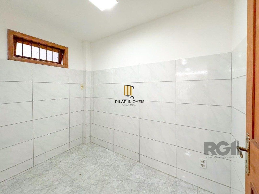 Com 4 suítes espaçosas, incluindo uma master com closet,