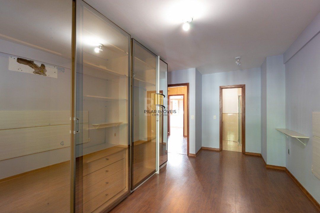 Casa para Venda - 233.34m², 3 dormitórios, sendo 1 suites, 4 vagas - Tristeza